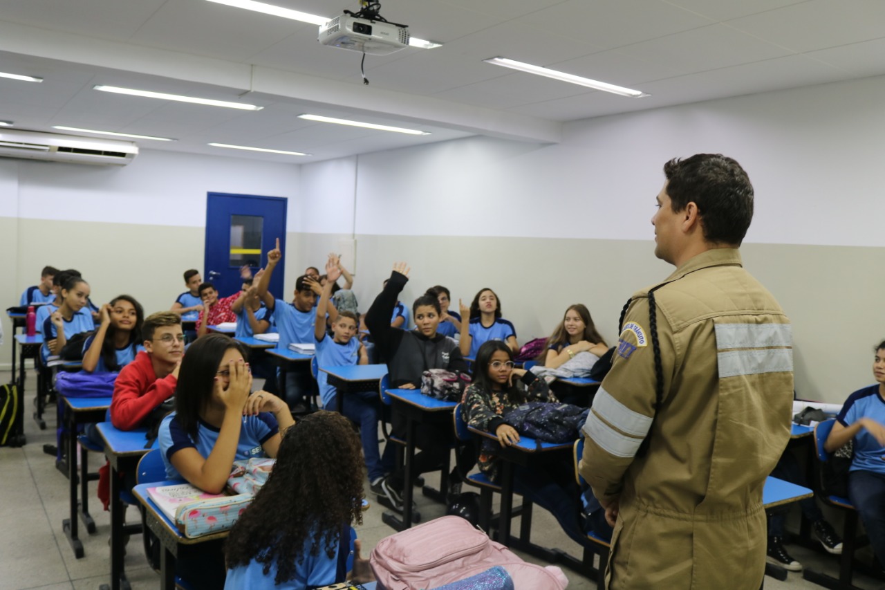 SMTT leva mensagem de conscientização no trânsito a alunos do Sesi - SMTT Aracaju